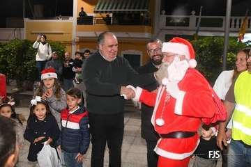 Papá Noel irrumpe en Lomo Magullo en un 4x4/FJS Fotografía.